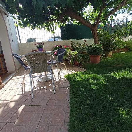 Flat With Garden Near Sea, Port And Airport Apartment Artemida  Ngoại thất bức ảnh