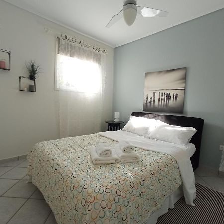 Flat With Garden Near Sea, Port And Airport Apartment Artemida  Ngoại thất bức ảnh