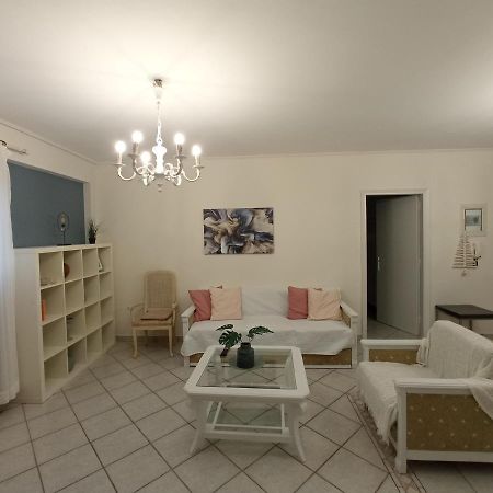 Flat With Garden Near Sea, Port And Airport Apartment Artemida  Ngoại thất bức ảnh