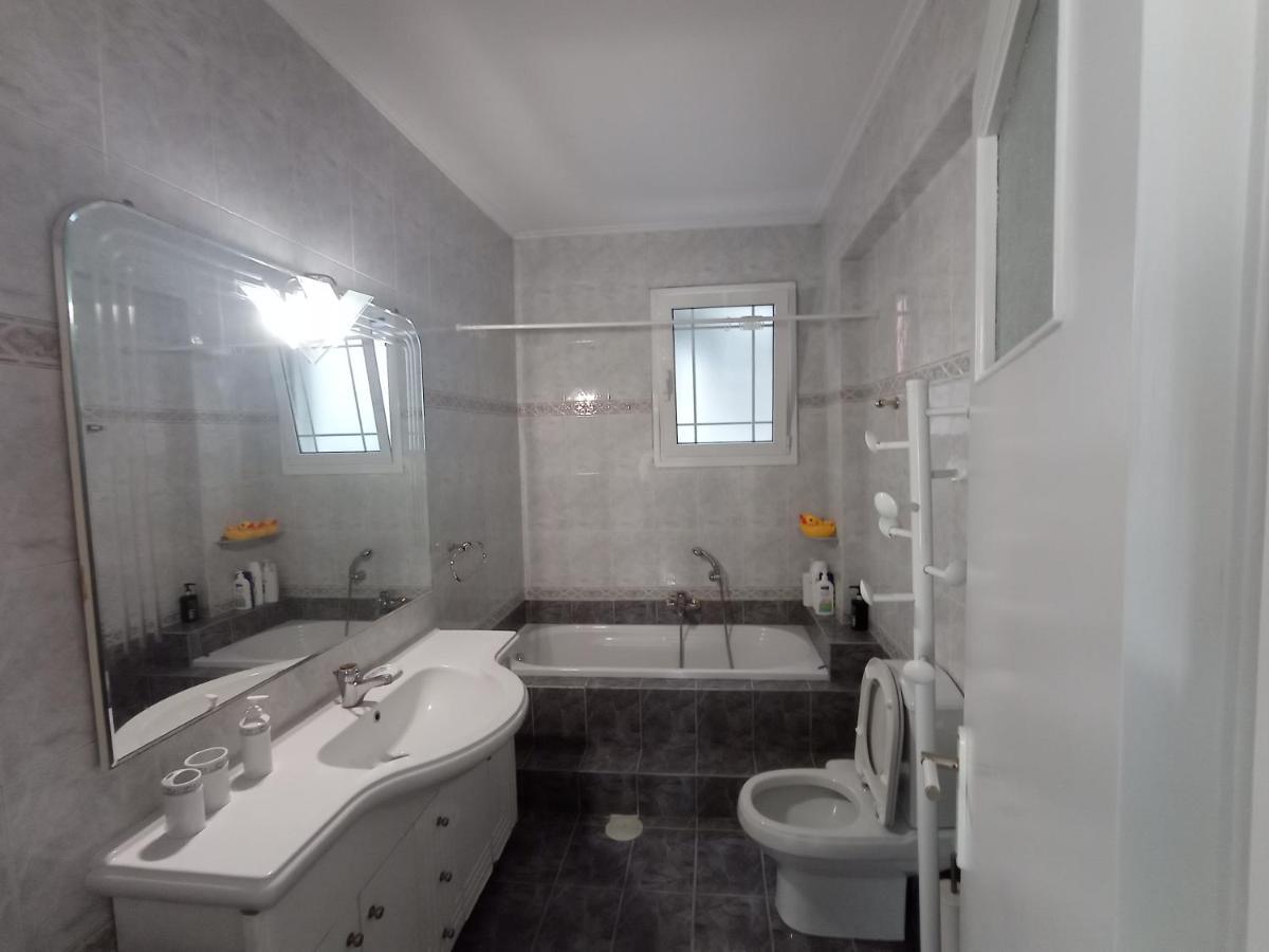 Flat With Garden Near Sea, Port And Airport Apartment Artemida  Ngoại thất bức ảnh