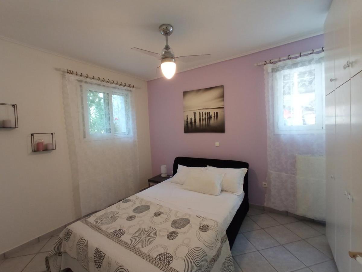 Flat With Garden Near Sea, Port And Airport Apartment Artemida  Phòng bức ảnh