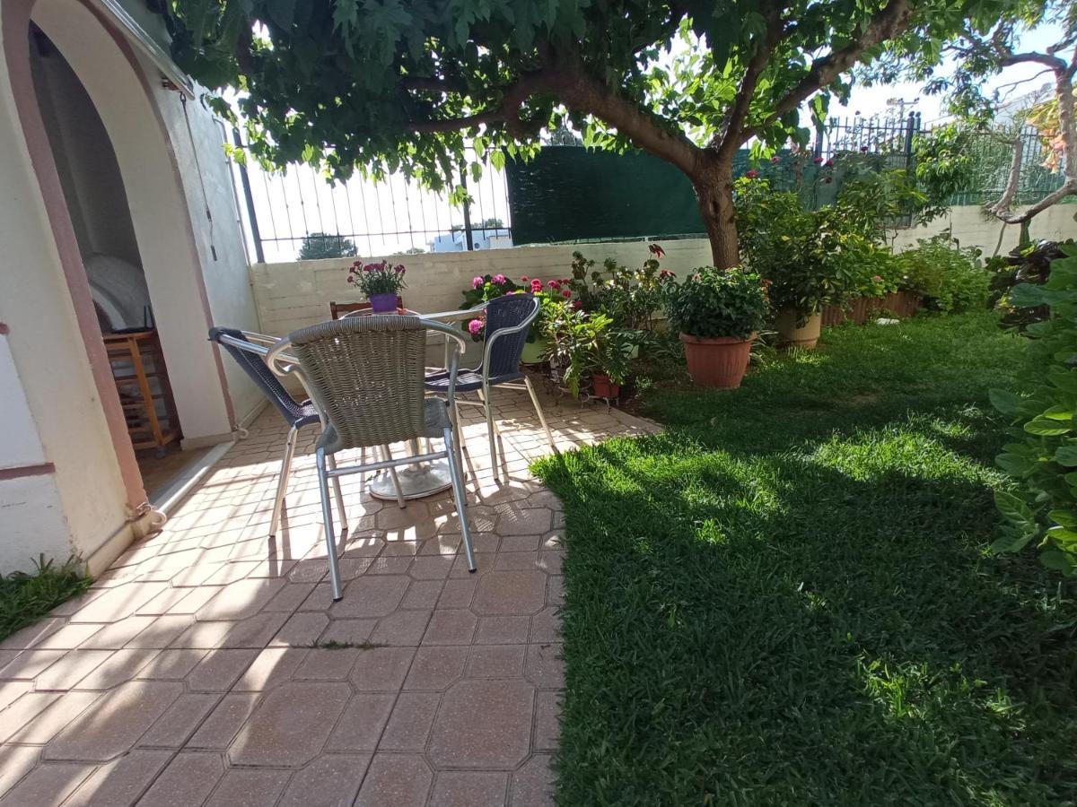 Flat With Garden Near Sea, Port And Airport Apartment Artemida  Ngoại thất bức ảnh