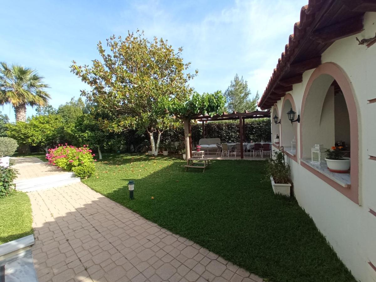 Flat With Garden Near Sea, Port And Airport Apartment Artemida  Ngoại thất bức ảnh